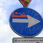street art we włoszech - Clet- Ja mówię TO https://jamowie.to